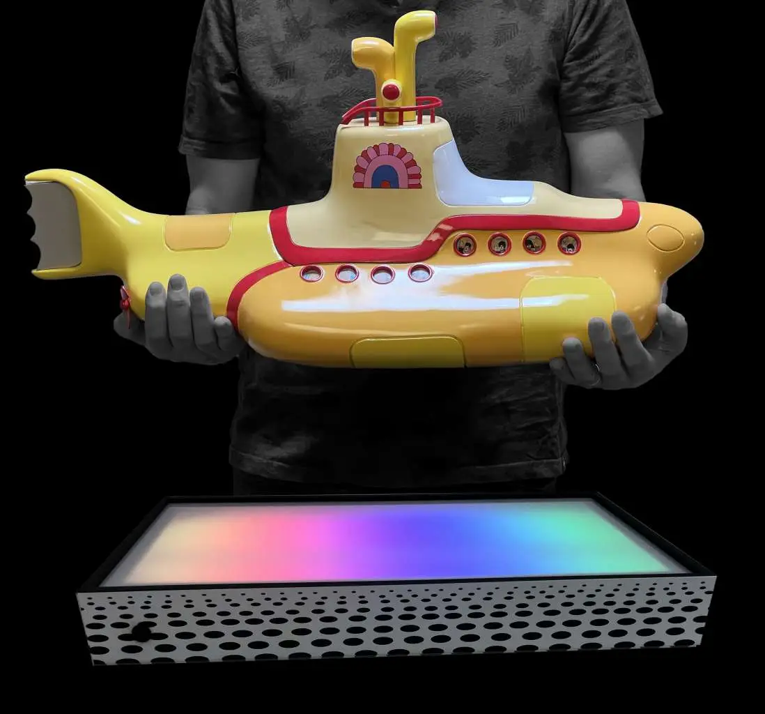 THE BEATLES - Yellow Submarine Studio Scale Model - Figurine